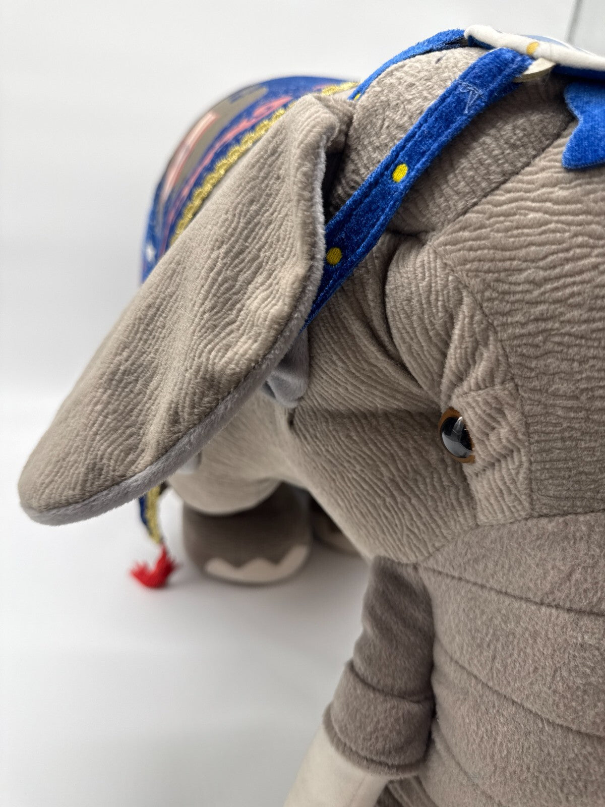 Ringling Bros Barnum Bailey Circus Elephant 141st Edition Plush 28β Feld