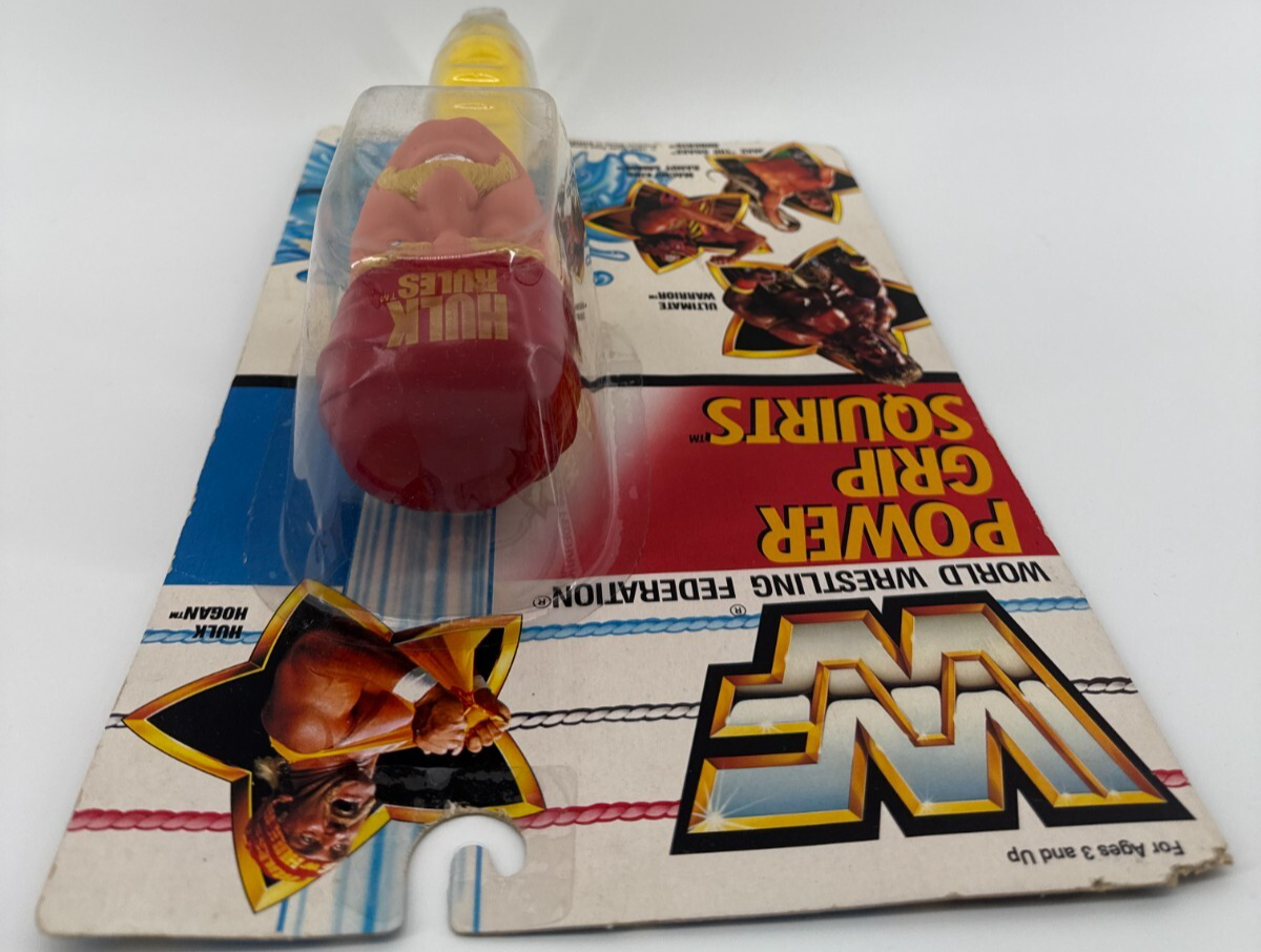 1990 WWF Hulk Hogan Power Grip Squirts MOC Water Toy Titan Sports WWE 3375 VTG