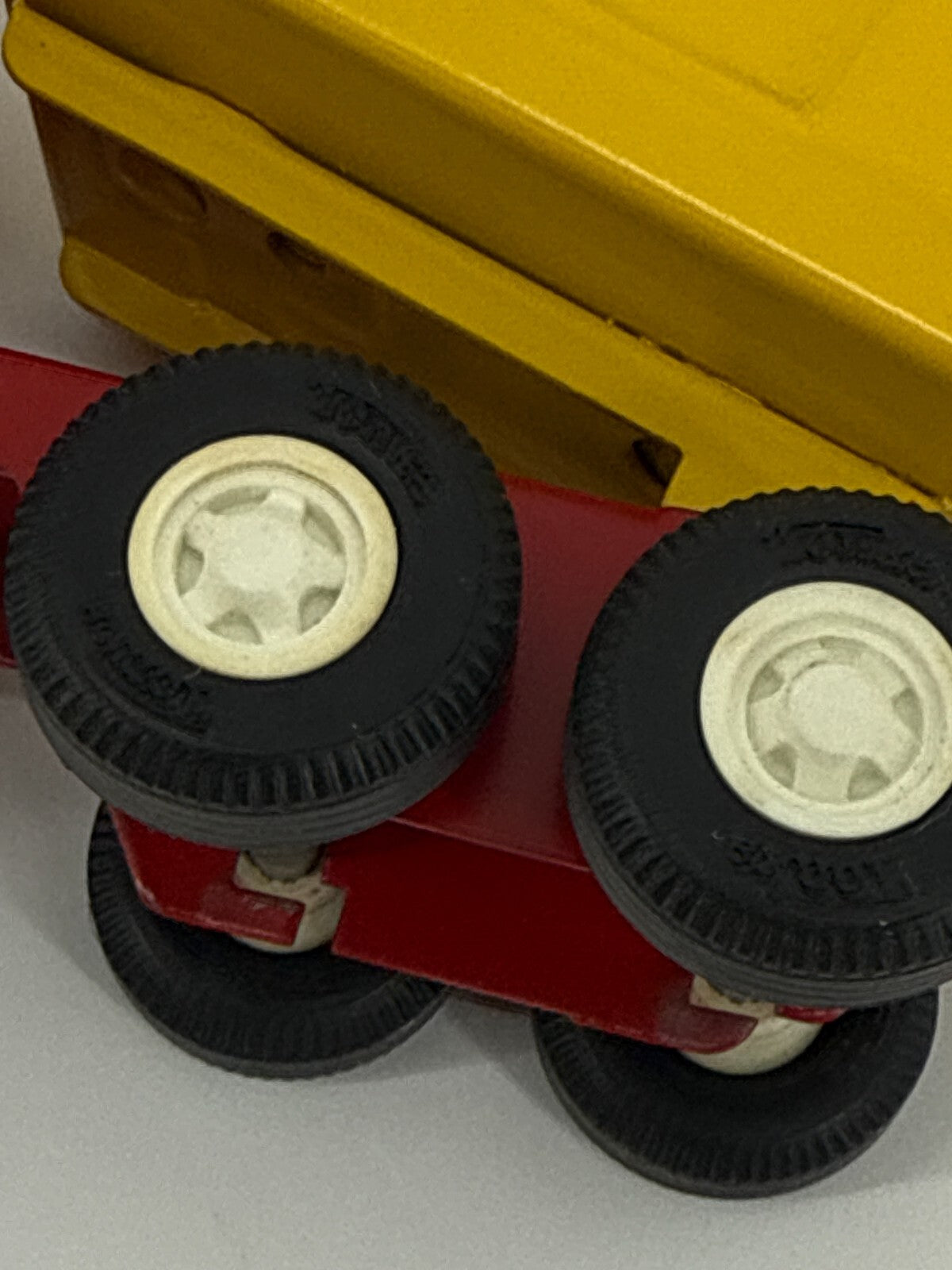 VTG 1970s Tonka Lowboy Flatbed Hauler Truck Dump Trailer Yellow Red Diecast Stee