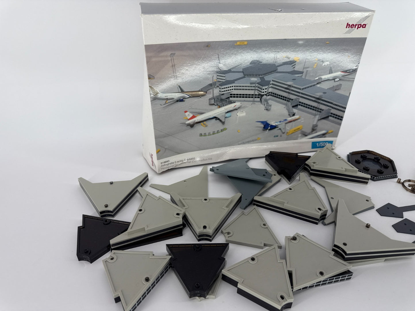 Herpa 519663 Hexagonal Departure Hall 1:500 Airport Model Kit Incomplete Parts