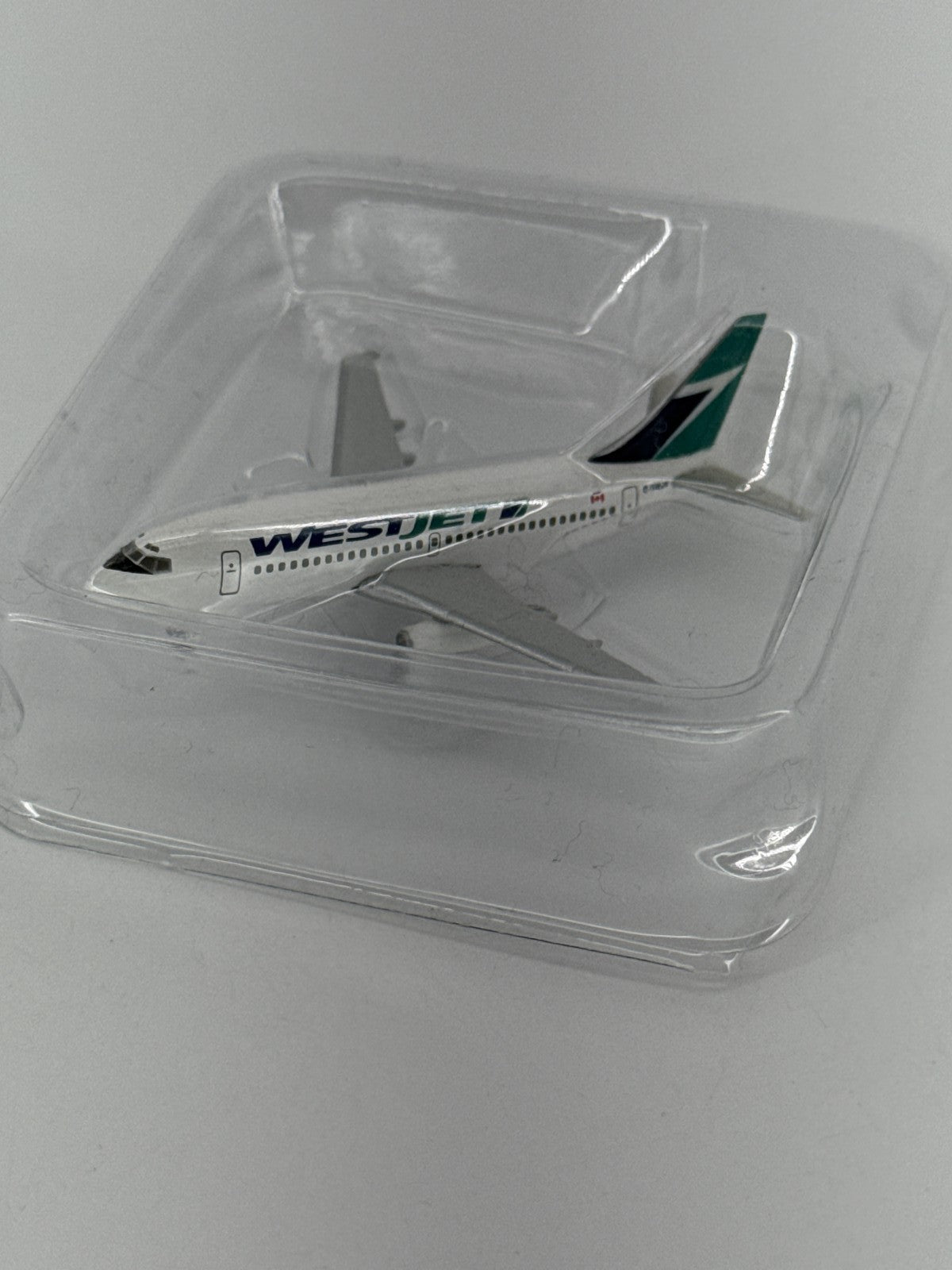 Herpa Wings WestJet Boeing 737-200 1:500 Diecast Model Airplane 505789