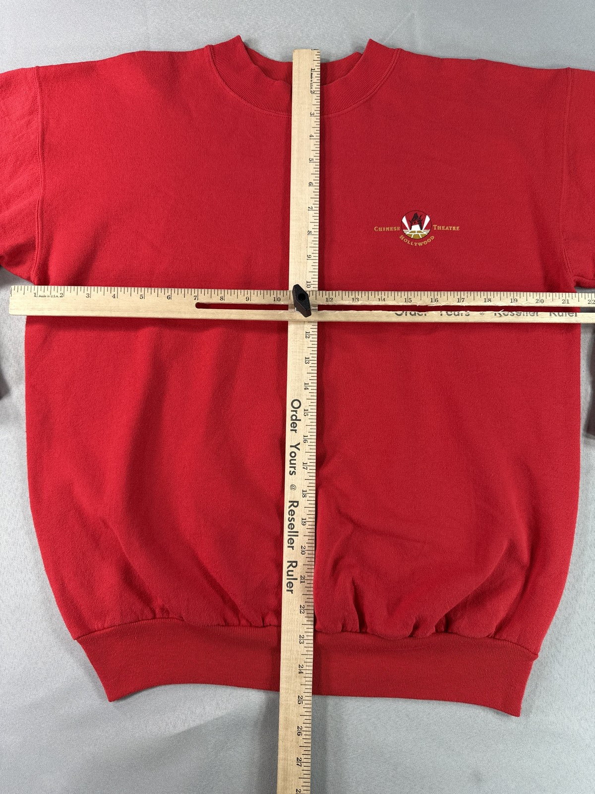Hanes Chinese Theatre Hollywood Vintage Sweatshirt Adult M Red Crewneck Long