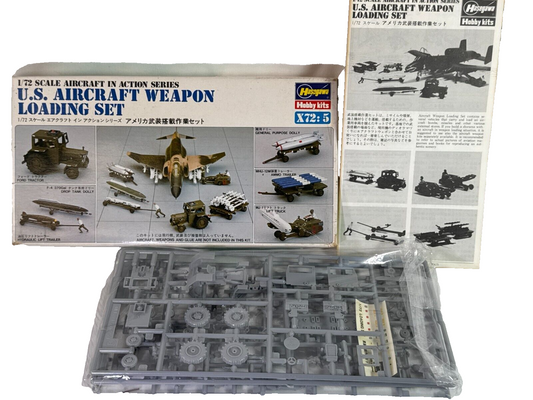 Hasegawa 1/72 Aircraft Weapons Loading Set – Military Airbase Diorama Accessorie