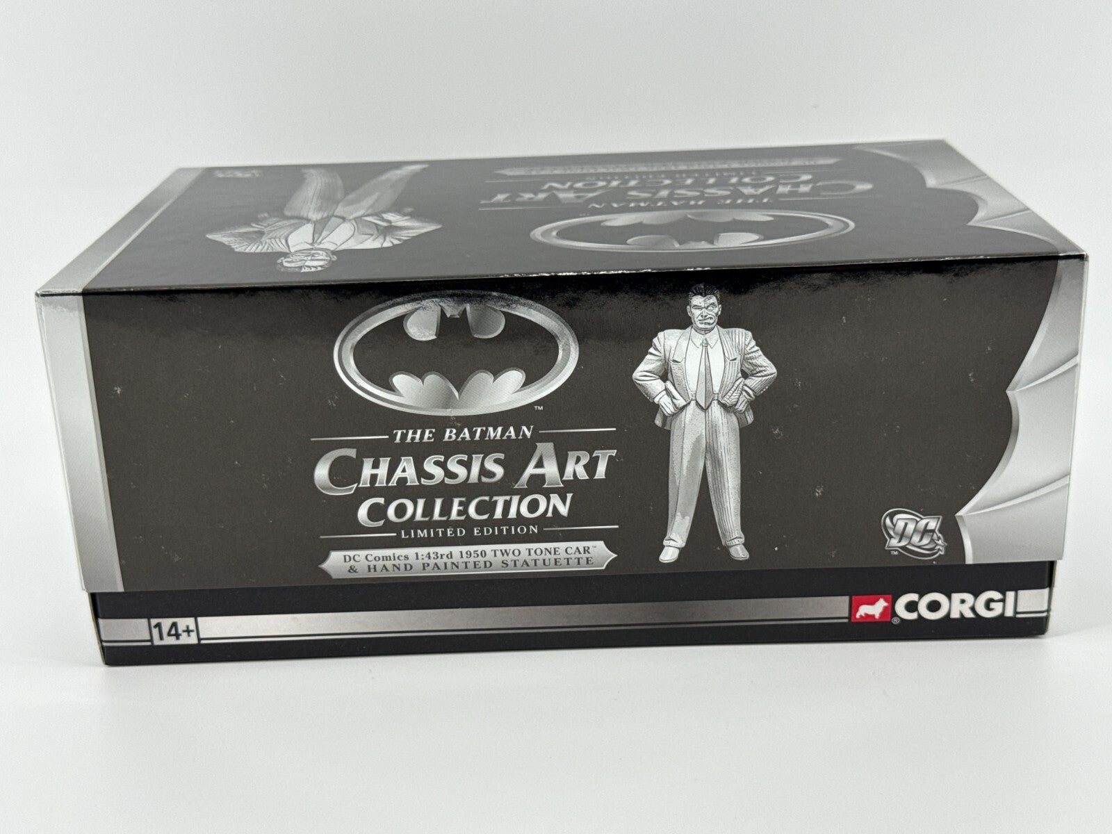 Corgi DC Batman Chassis Art 1950 Two Tone Car & Two-Face Statue Ltd Ed 1:43 NEW