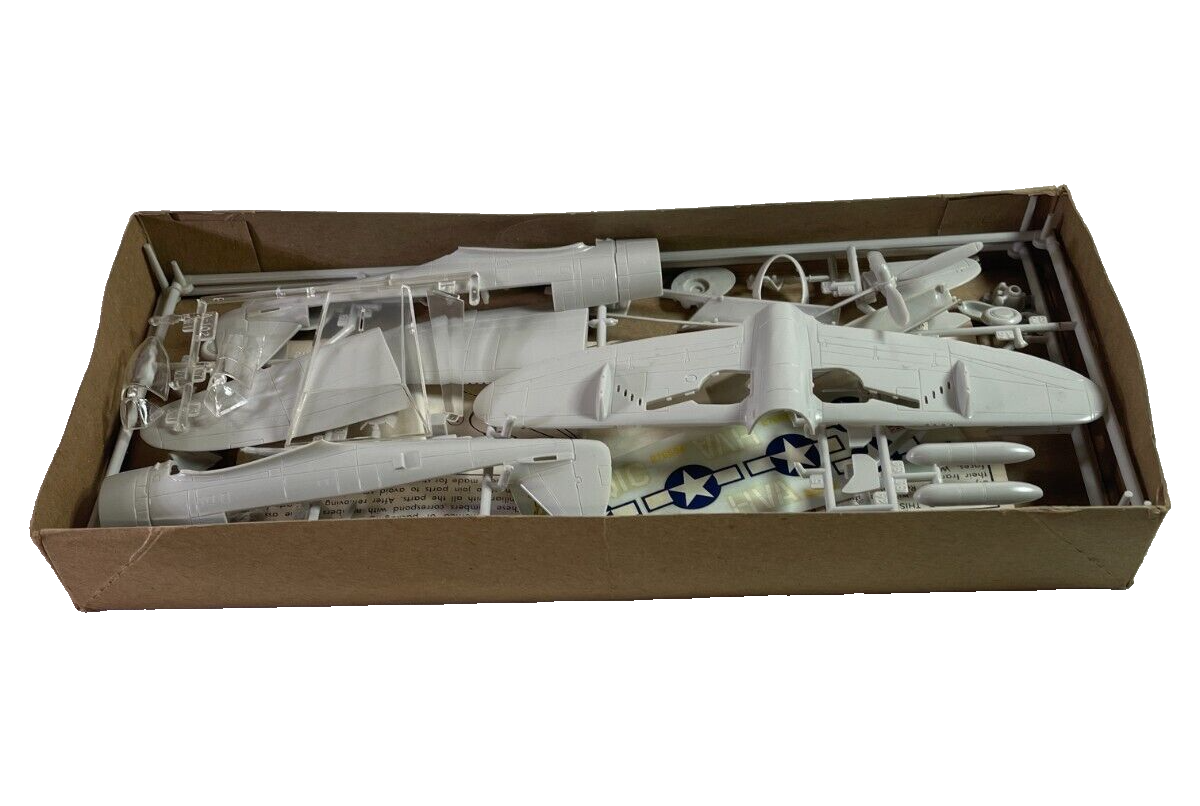 Vintage JO-HAN P-47D Thunderbolt "JUG" 1/72 Model Kit WWII Ace Pilot #1220