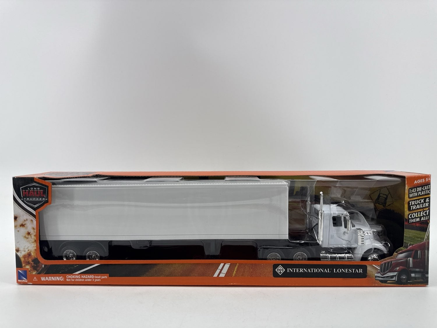 New-Ray Int'l Lonestar Trucker 1:43 Diecast Truck & Trailer
