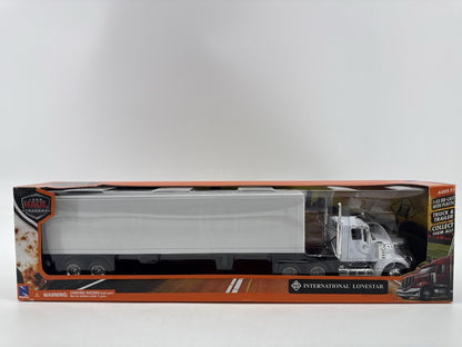 New-Ray Int'l Lonestar Trucker 1:43 Diecast Truck & Trailer