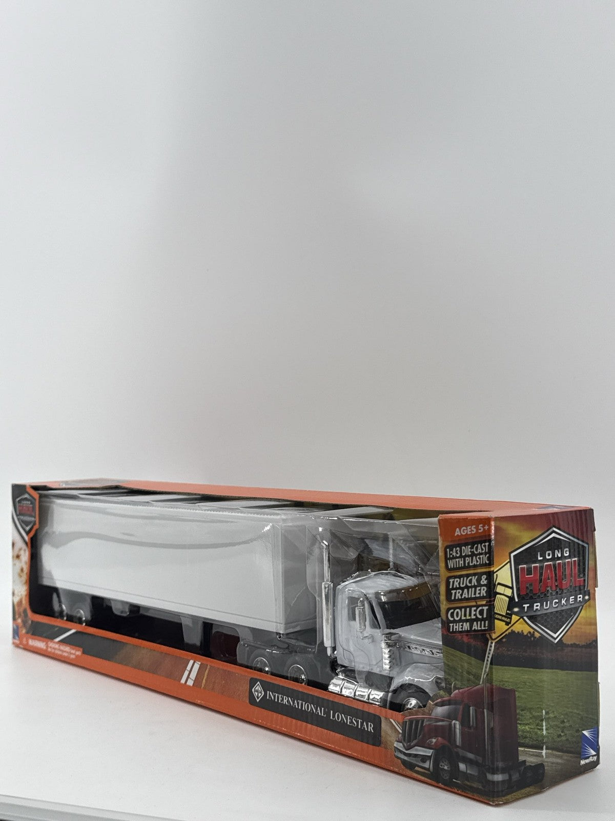 New-Ray Int'l Lonestar Trucker 1:43 Diecast Truck & Trailer