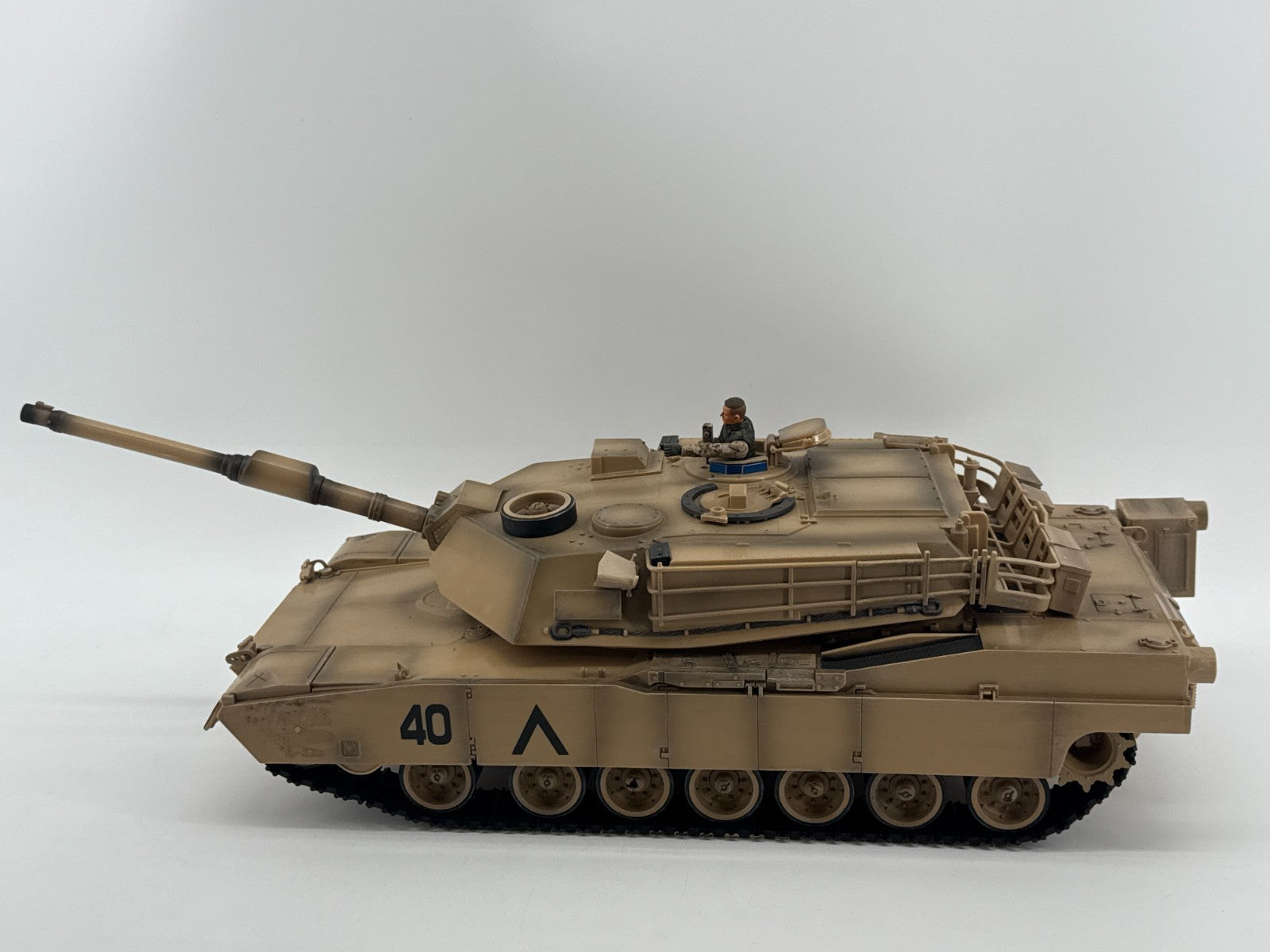 Elite Force M1A1 Abrams Tank 1:18 US Army Desert 2002 BlueBox BBI Realistic Mode