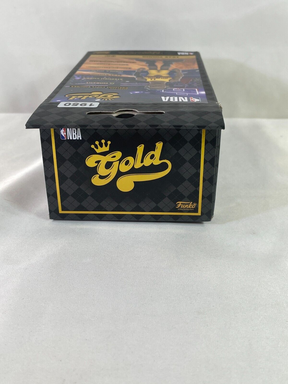 Funko Gold NBA Trae Young Chase Variant – Premium Vinyl Figure – Hawks #11