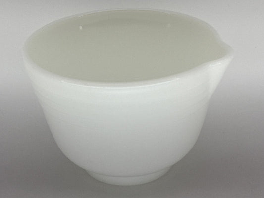 VINTAGE Pyrex MILK GLASS BATTER MIXING BOWL W/POURING LIP