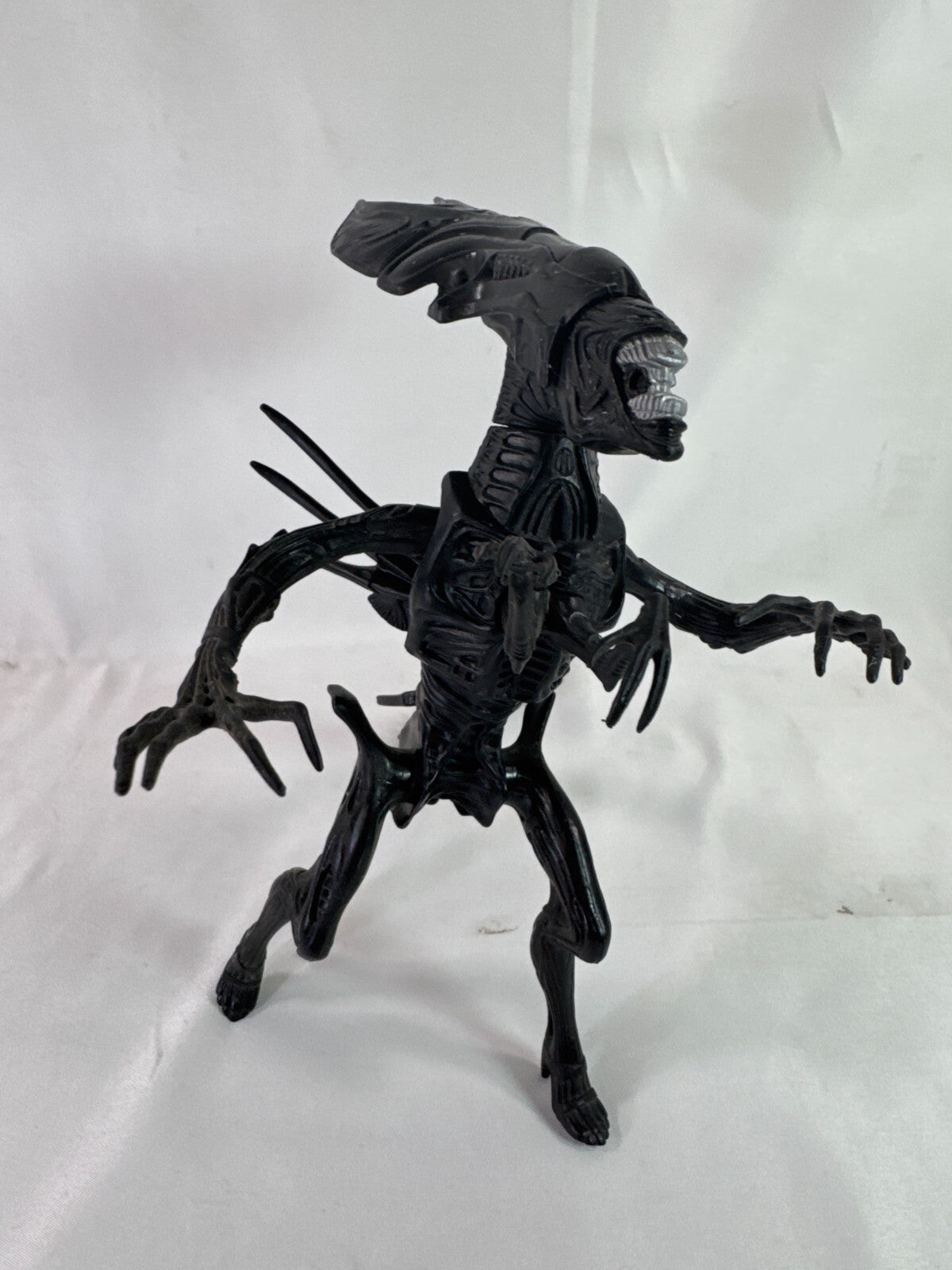 Kenner 1994 Aliens Queen Hive Playset + Queen Xenomorph Figure Loose Complete