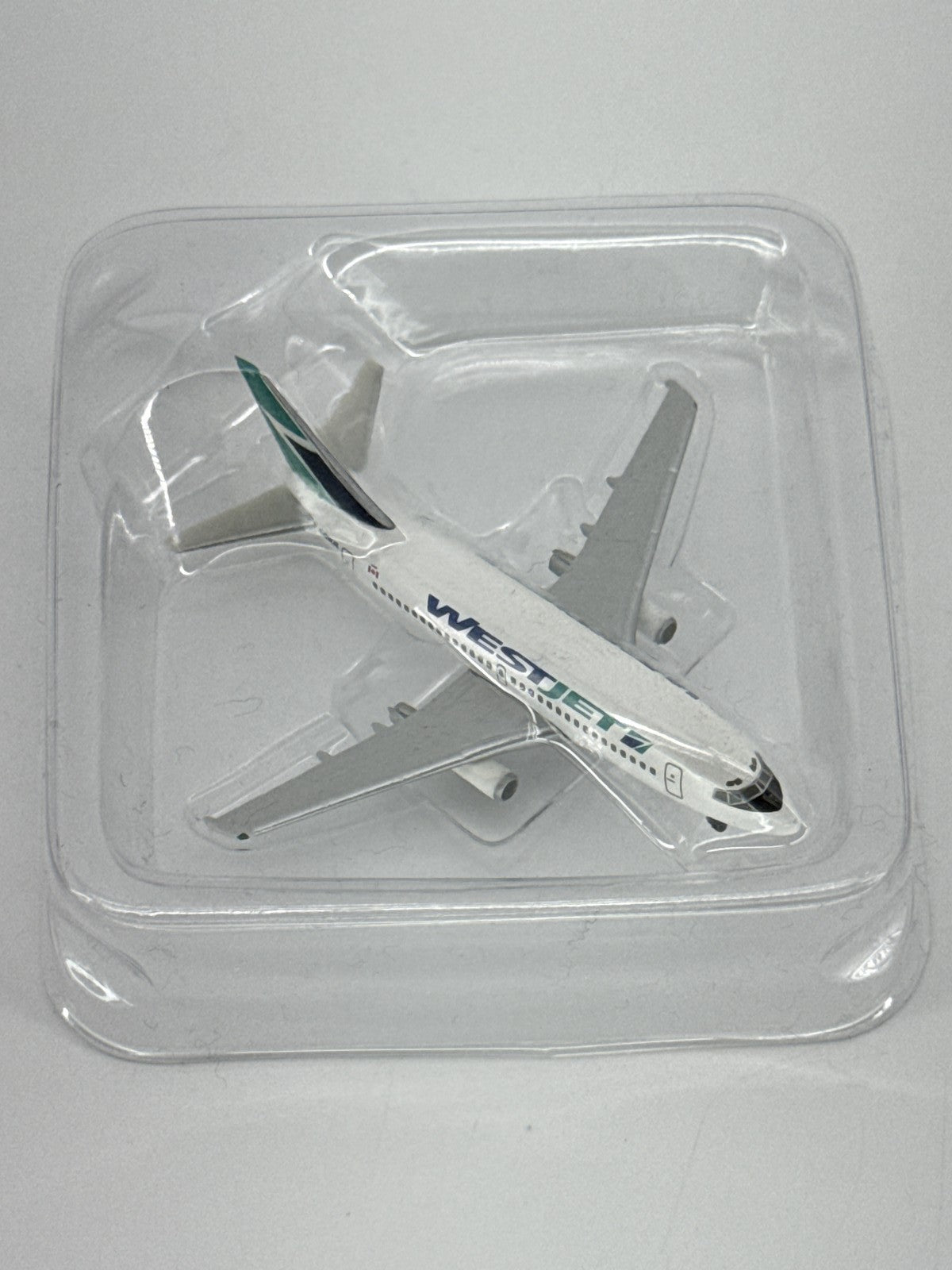 Herpa Wings WestJet Boeing 737-200 1:500 Diecast Model Airplane 505789