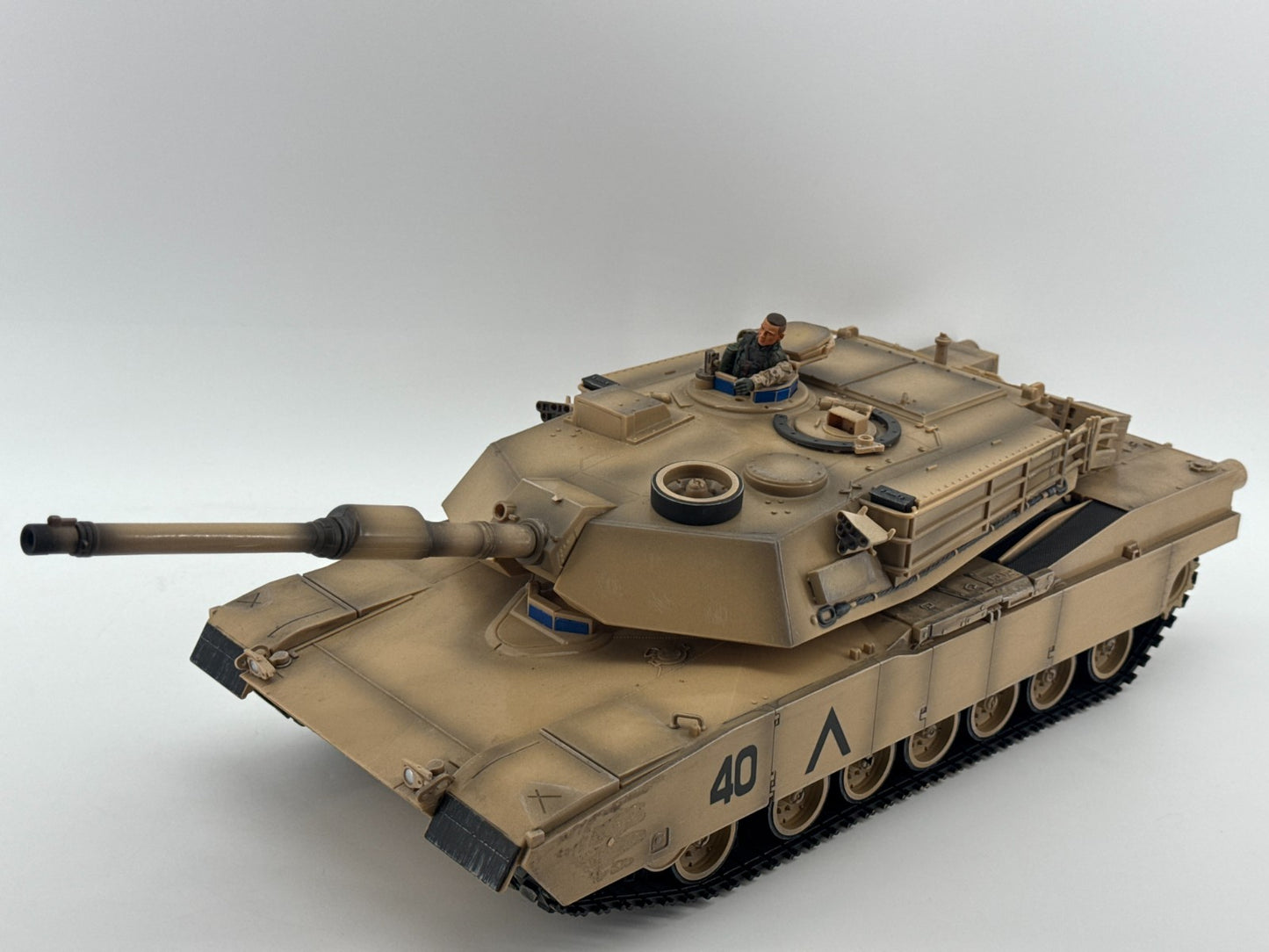 Elite Force M1A1 Abrams Tank 1:18 US Army Desert 2002 BlueBox BBI Realistic Mode