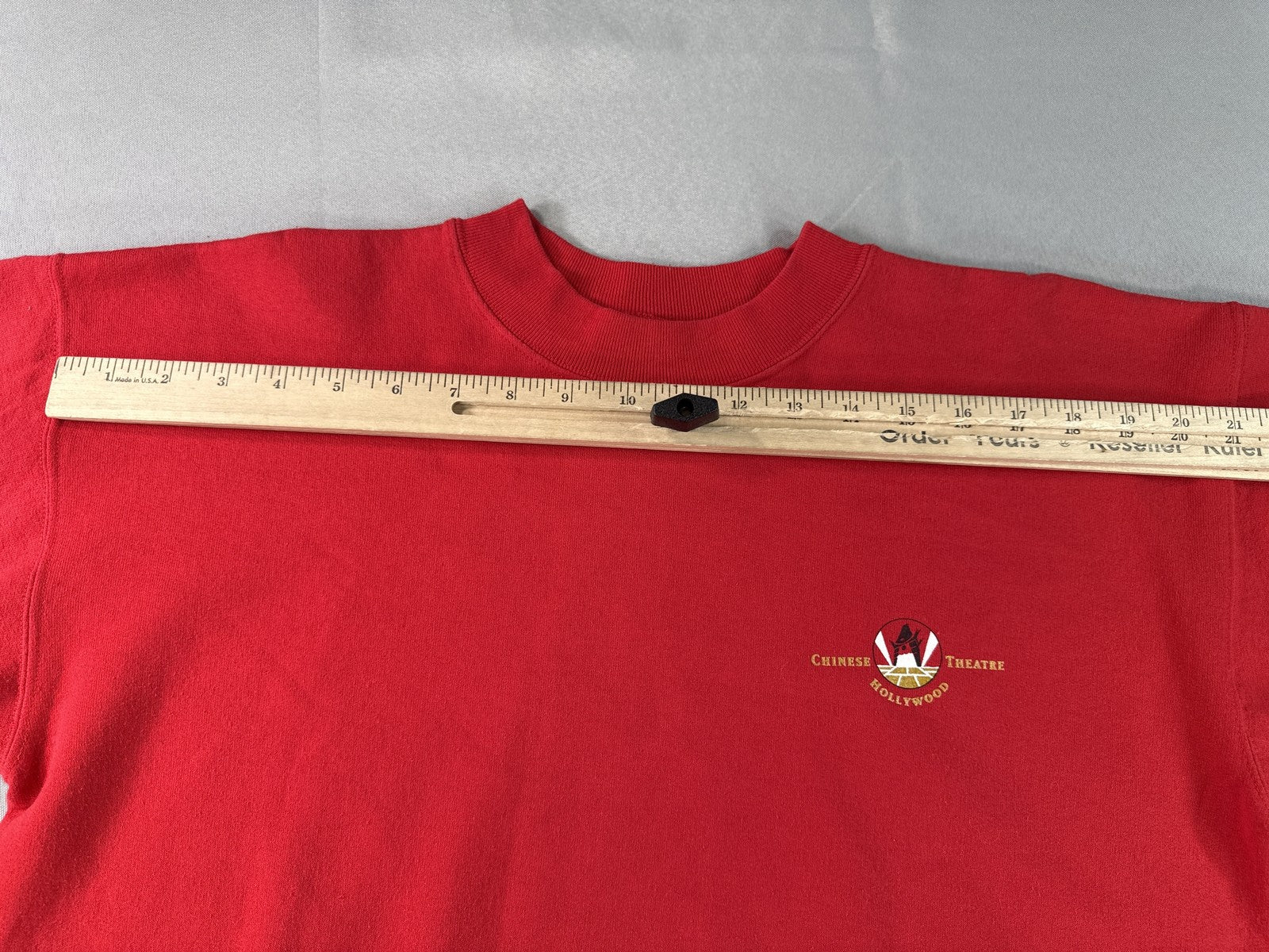 Hanes Chinese Theatre Hollywood Vintage Sweatshirt Adult M Red Crewneck Long