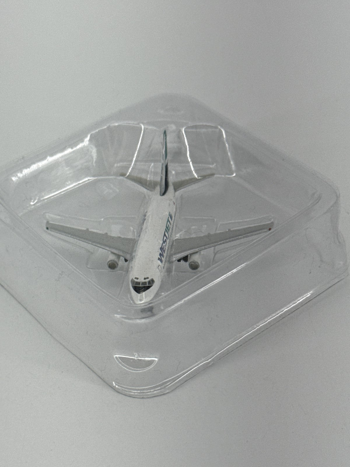 Herpa Wings WestJet Boeing 737-200 1:500 Diecast Model Airplane 505789