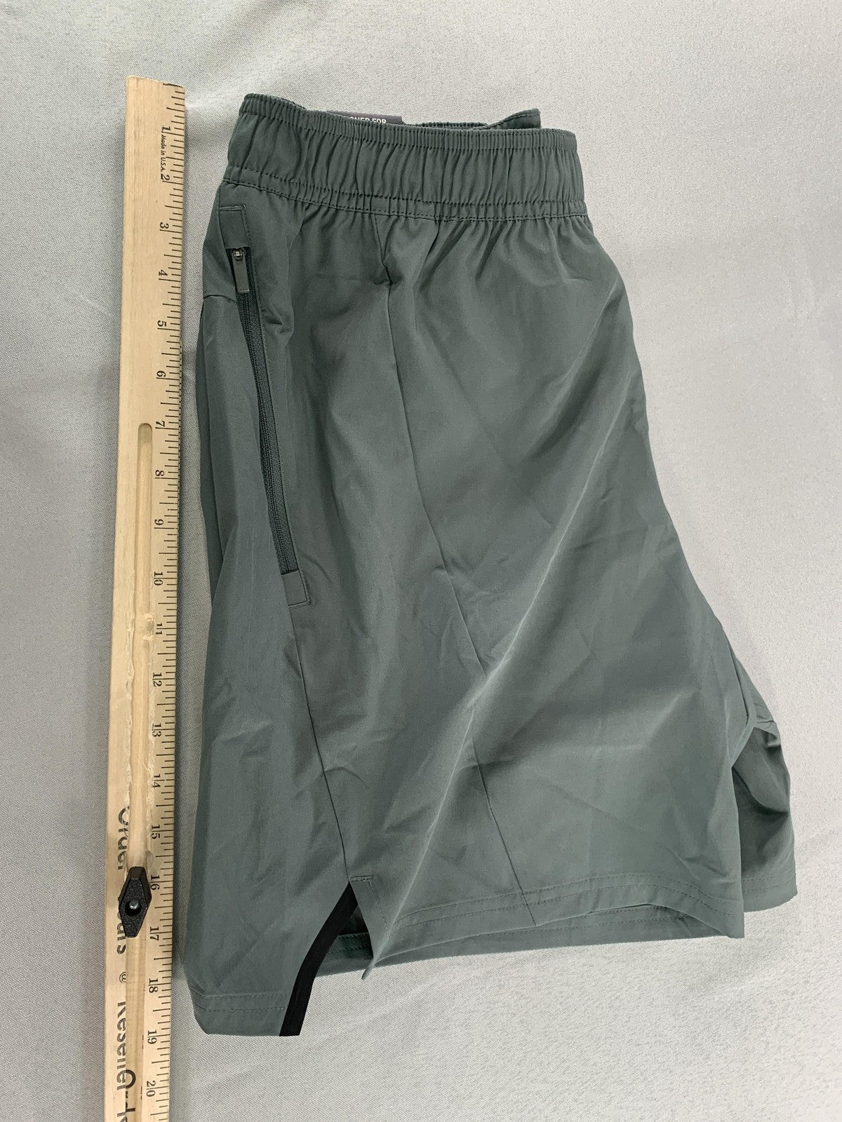 Adidas Shorts Mens Medium Gray Designed for Training AEROREADY Zip Pocket Gym