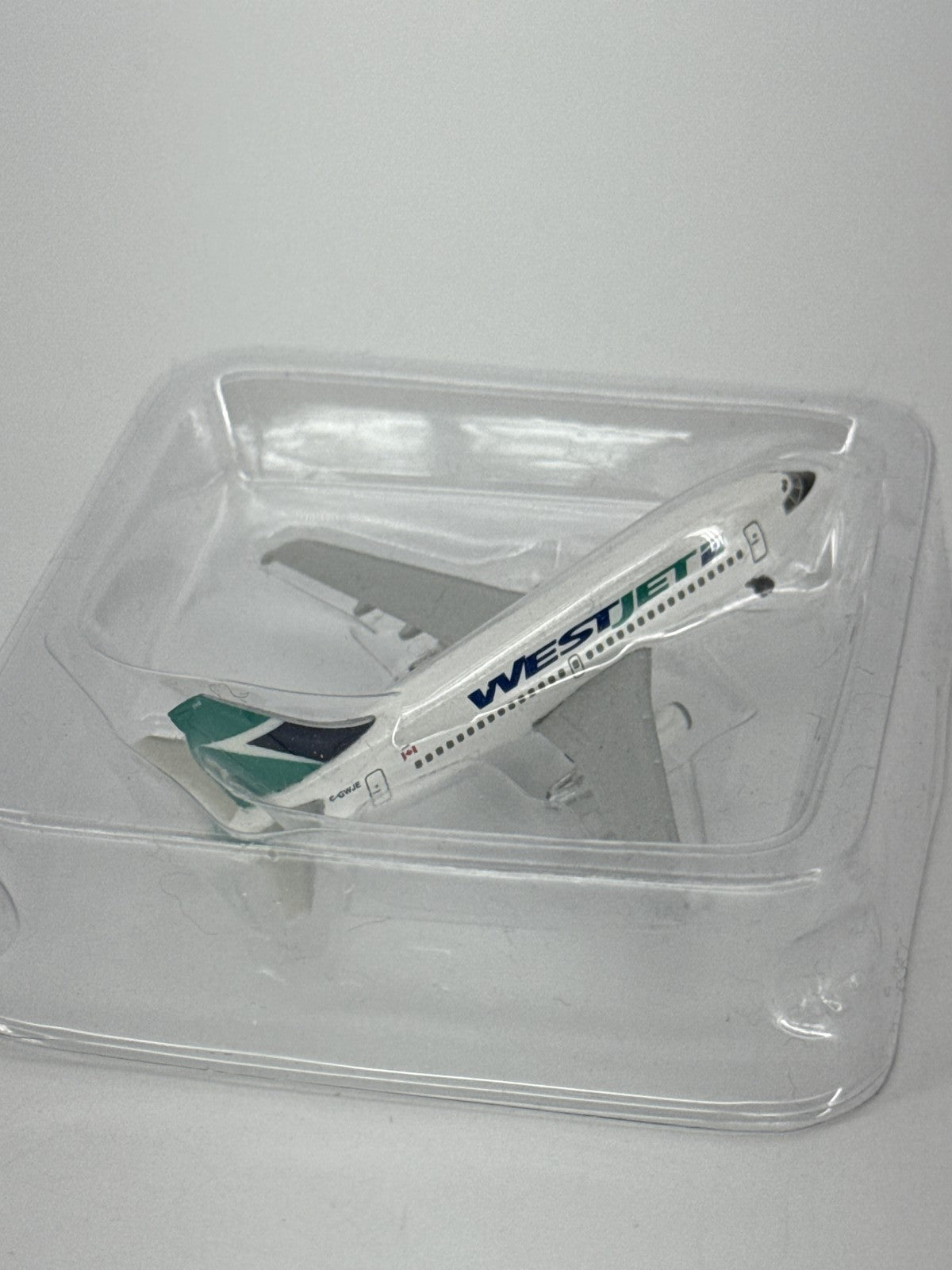 Herpa Wings WestJet Boeing 737-200 1:500 Diecast Model Airplane 505789