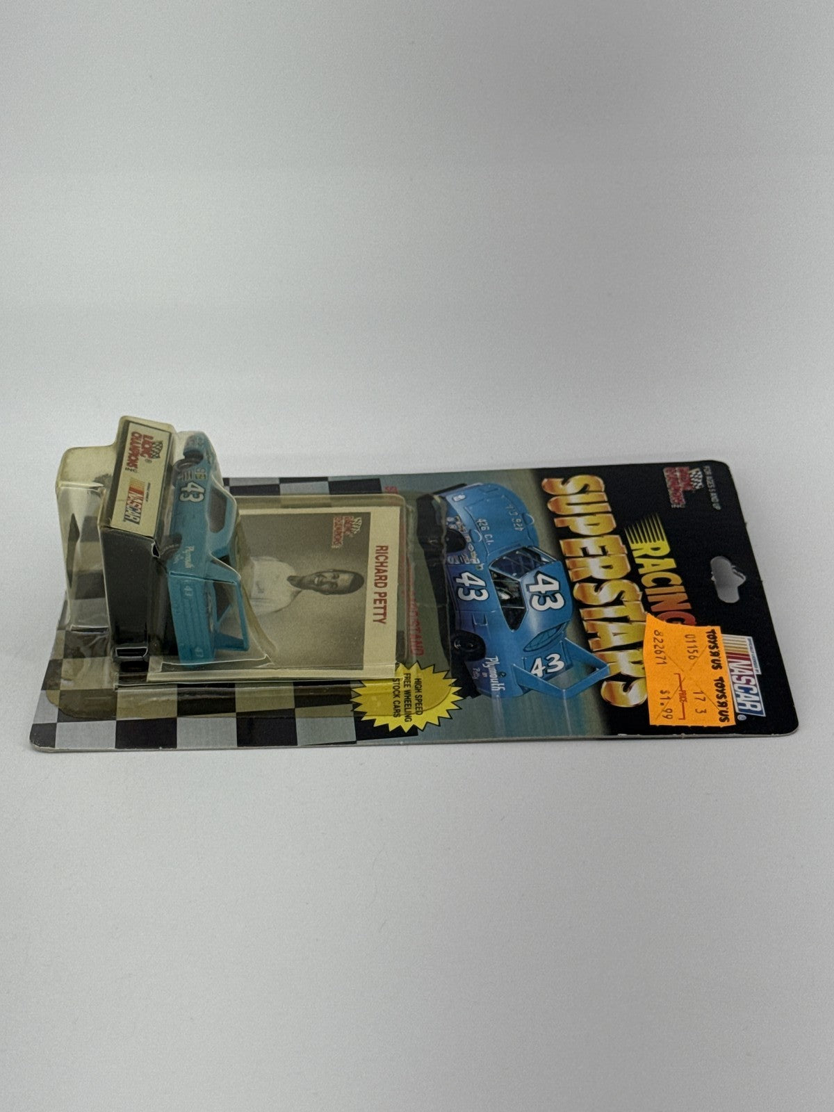 1991 Racing Champions Richard Petty #43 1970 Plymouth Superbird 1:43 NASCAR NIP