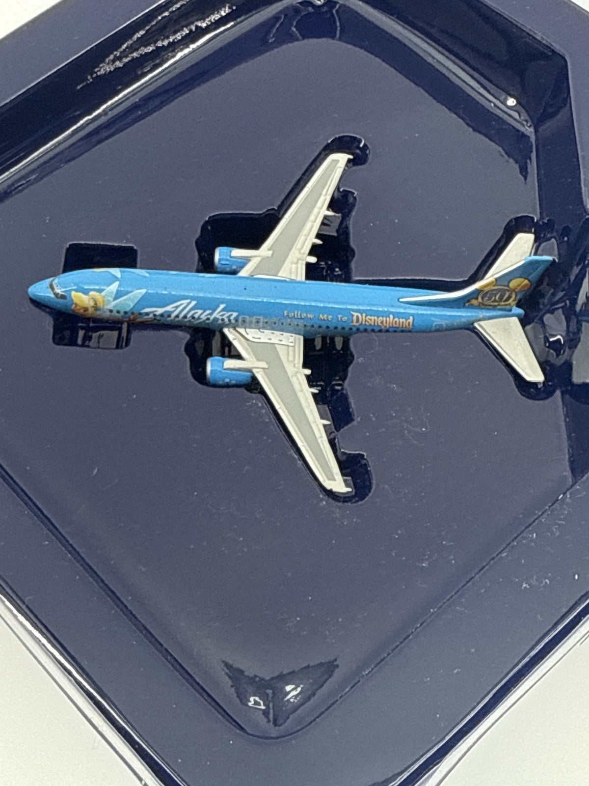 Gemini Jets Alaska Airlines Boeing 737-400 Disneyland 50th Diecast Model 1:400