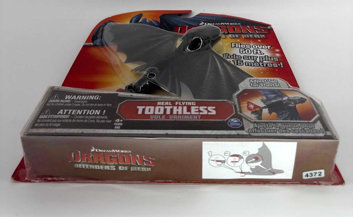 DreamWorks Dragons Defenders Berk Real Flying Toothless Toy 2013 Spins Flies 50f