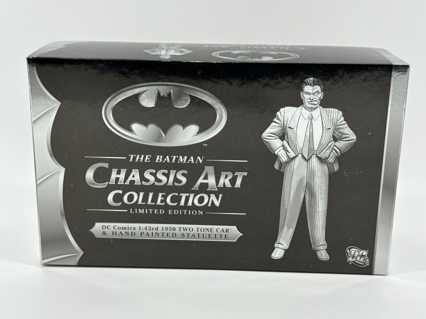 Corgi DC Batman Chassis Art 1950 Two Tone Car & Two-Face Statue Ltd Ed 1:43 NEW