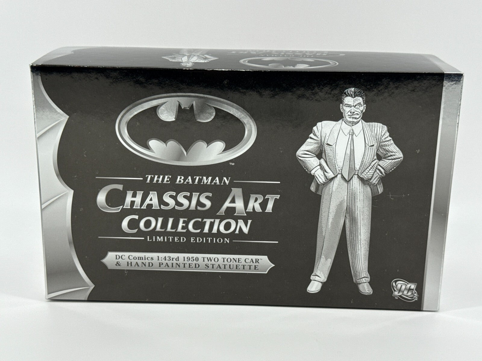 Corgi DC Batman Chassis Art 1950 Two Tone Car & Two-Face Statue Ltd Ed 1:43 NEW