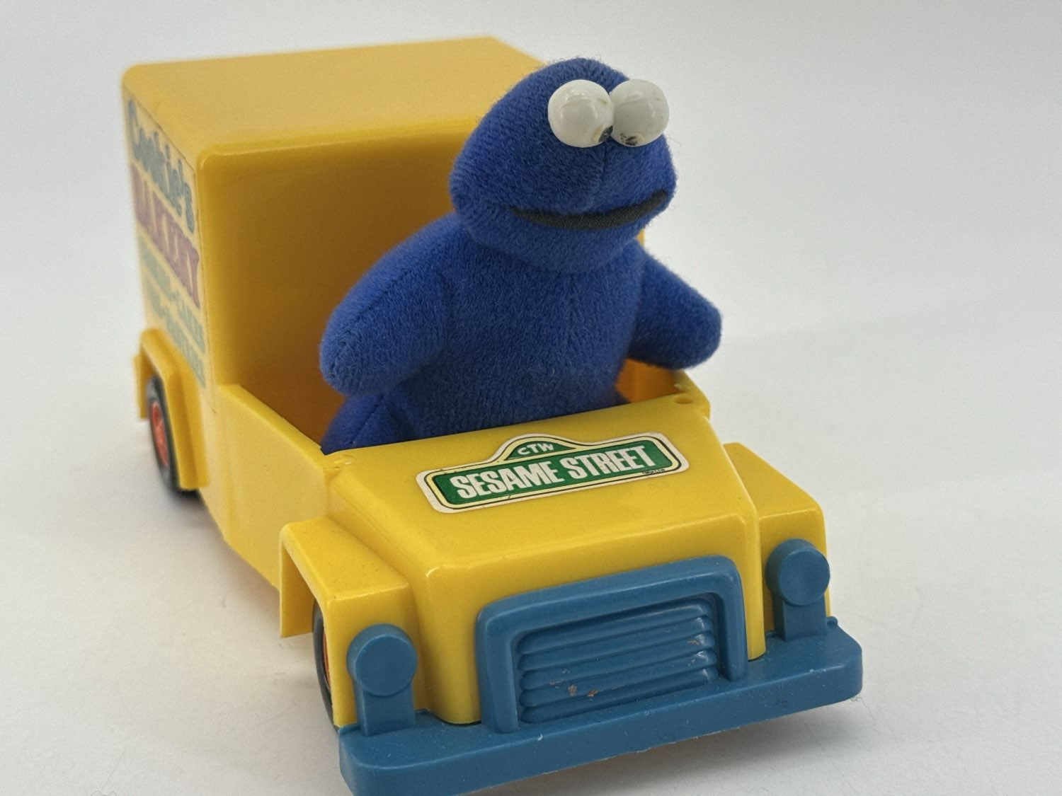 1993 Tyco Sesame Street Cars Elmo Oscar Bert