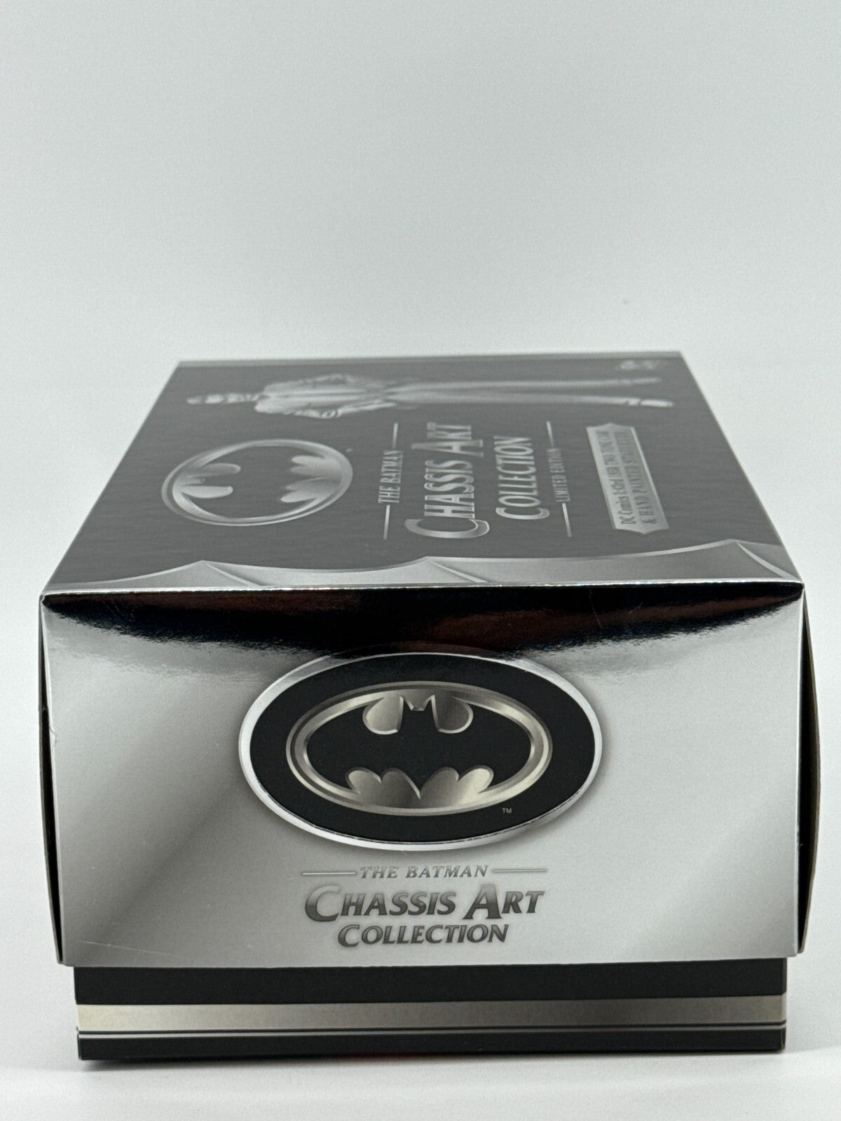 Corgi DC Batman Chassis Art 1950 Two Tone Car & Two-Face Statue Ltd Ed 1:43 NEW