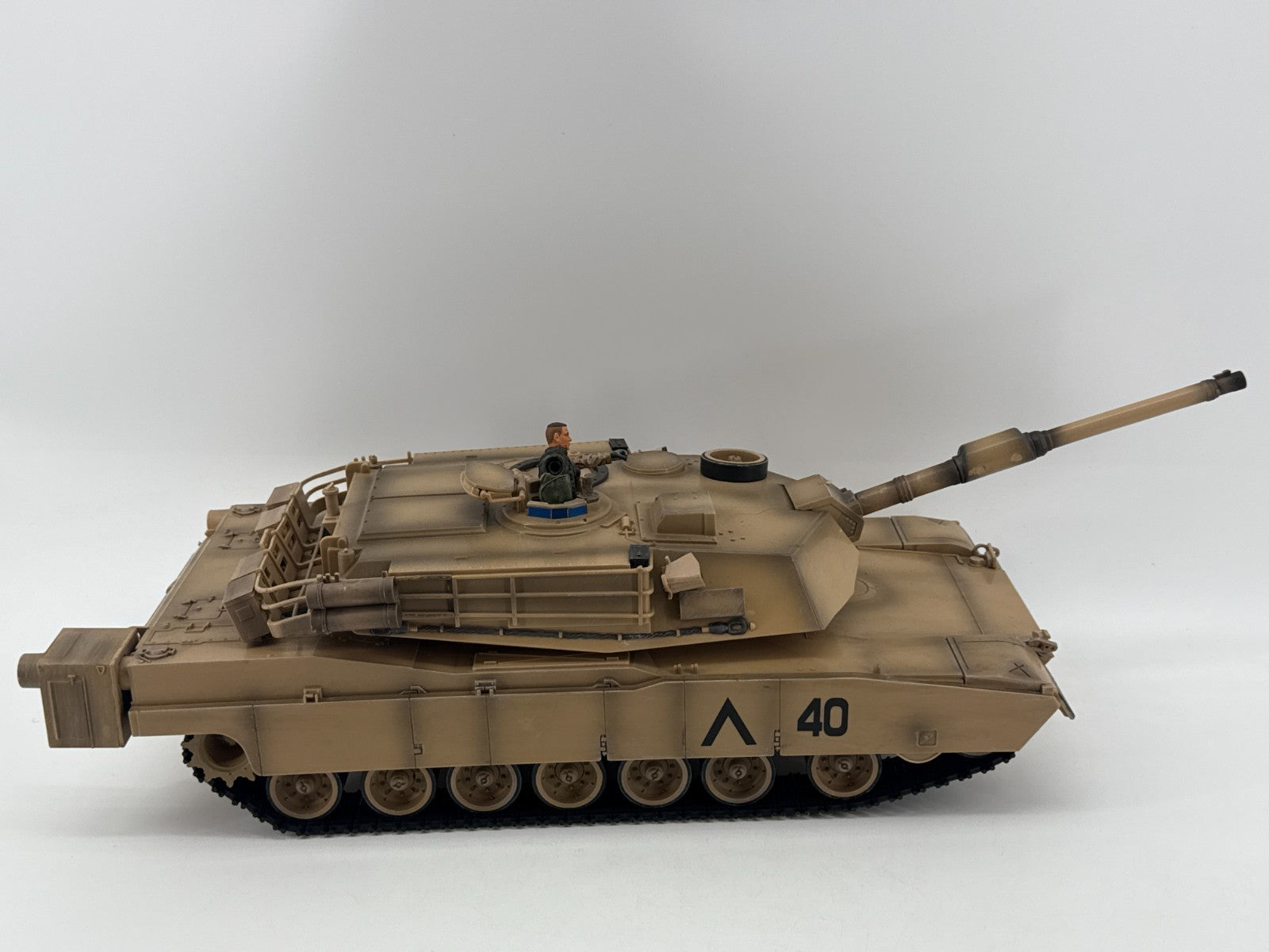 Elite Force M1A1 Abrams Tank 1:18 US Army Desert 2002 BlueBox BBI Realistic Mode