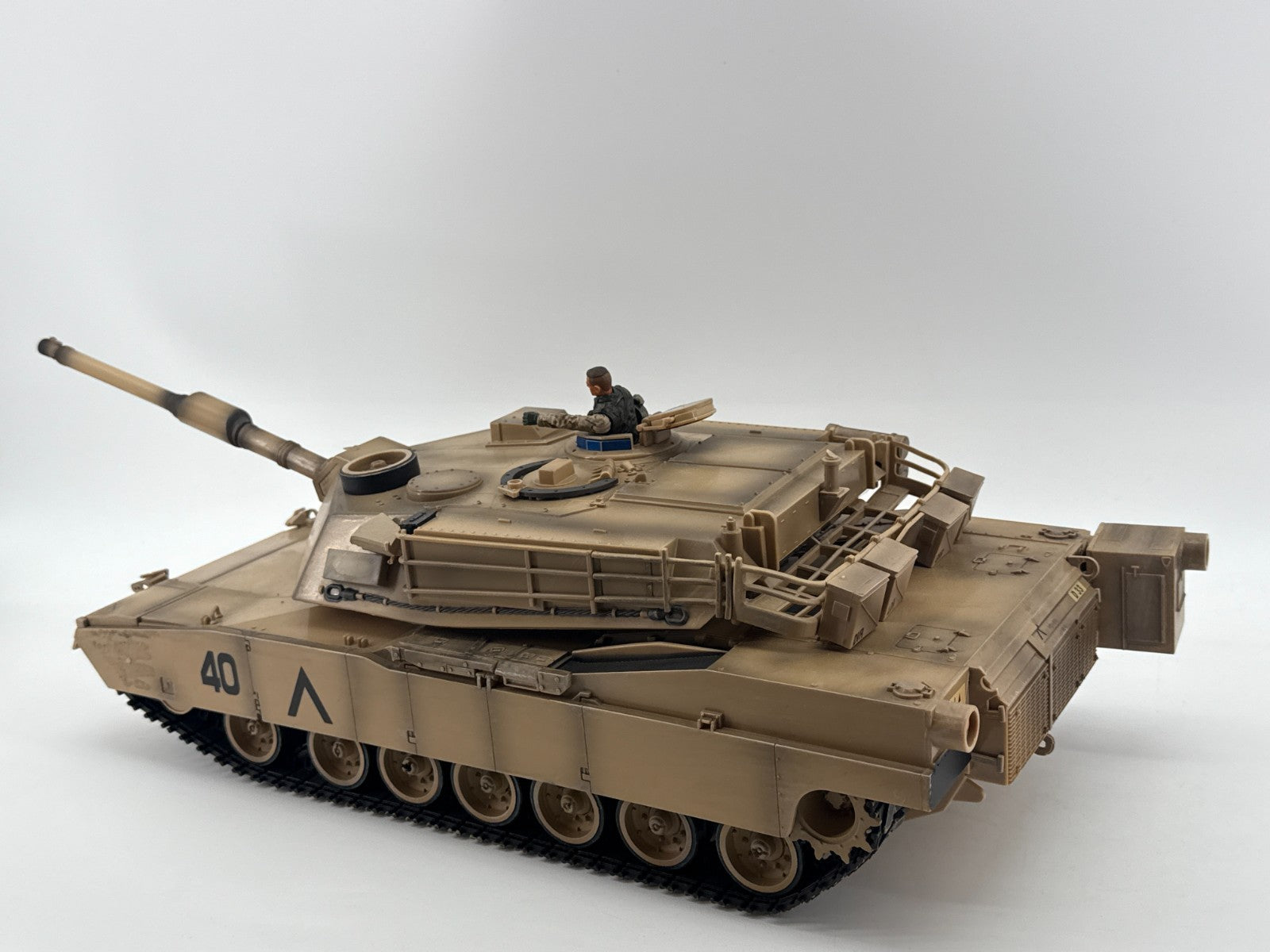 Elite Force M1A1 Abrams Tank 1:18 US Army Desert 2002 BlueBox BBI Realistic Mode