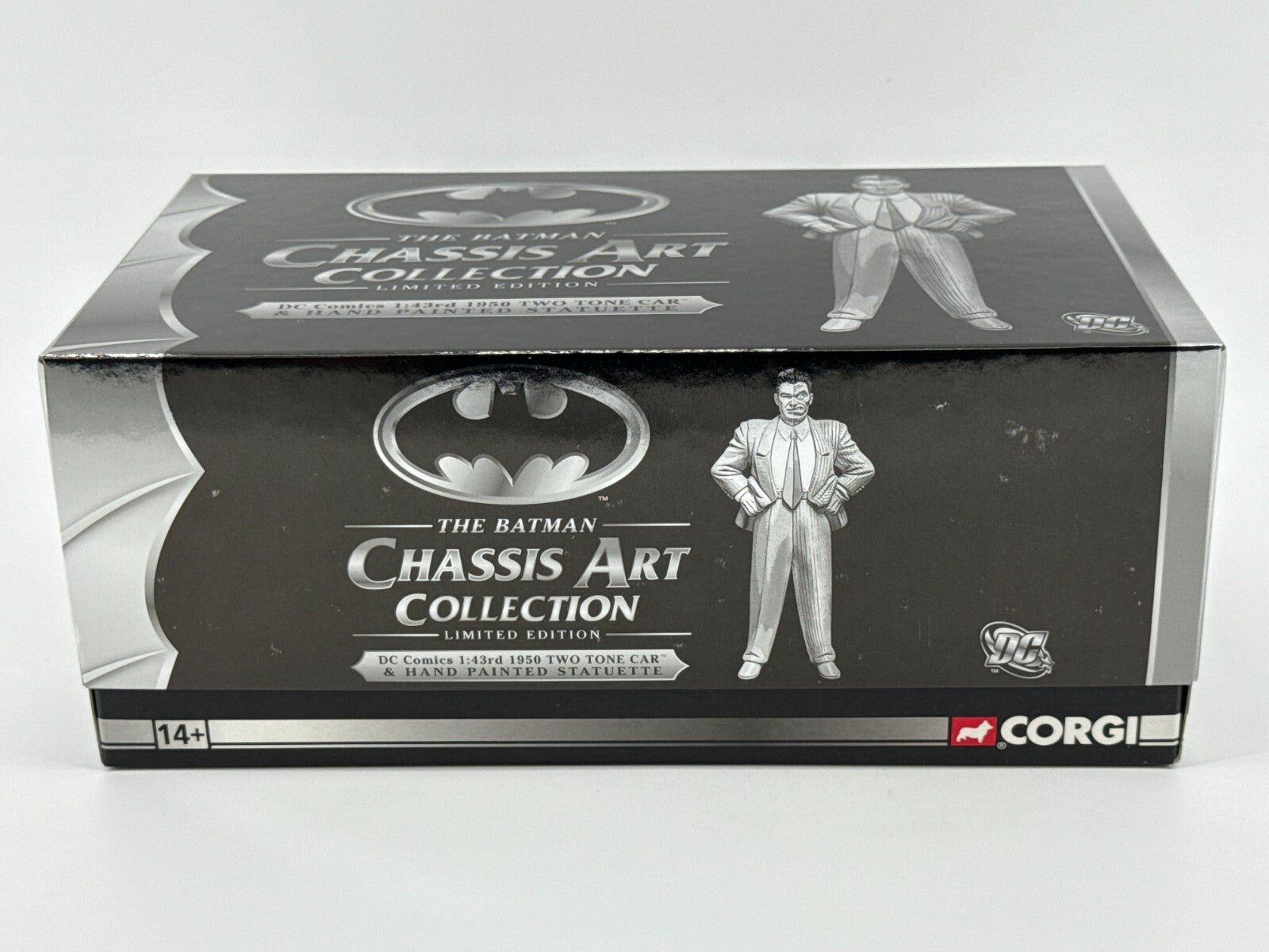 Corgi DC Batman Chassis Art 1950 Two Tone Car & Two-Face Statue Ltd Ed 1:43 NEW