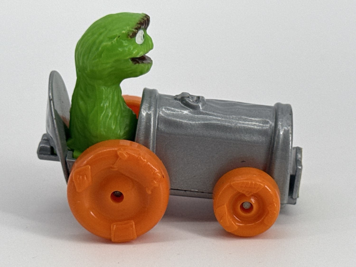 1982 Playskool Sesame Street Oscar the Grouch Trash Can Diecast Toy