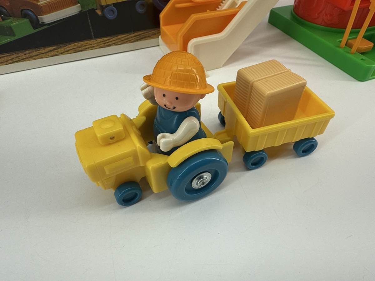 1981 Tomy Fiddle Around Farmyard Barn Playset 1053 Tractor Pickup Farmer