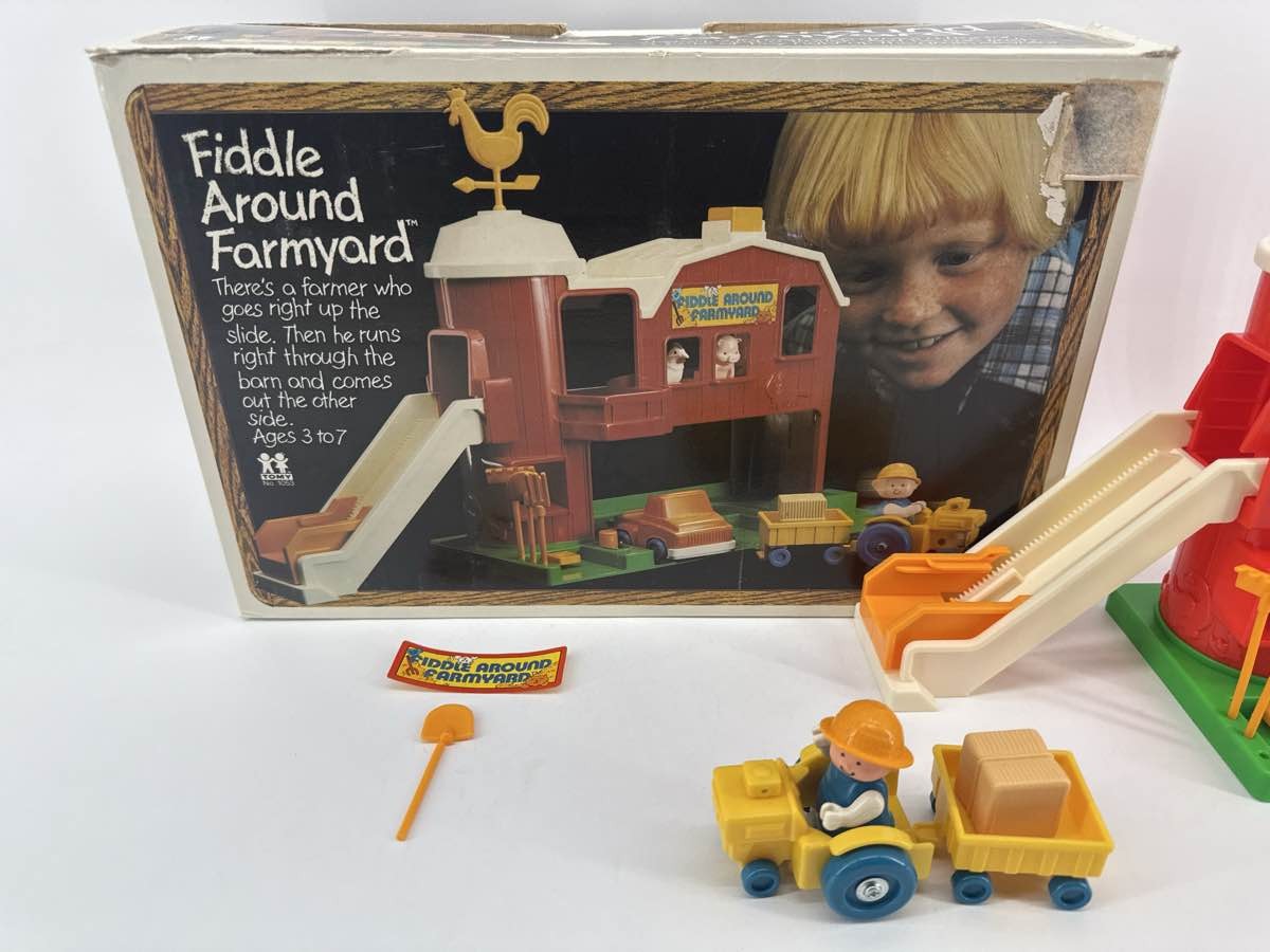 1981 Tomy Fiddle Around Farmyard Barn Playset 1053 Tractor Pickup Farmer
