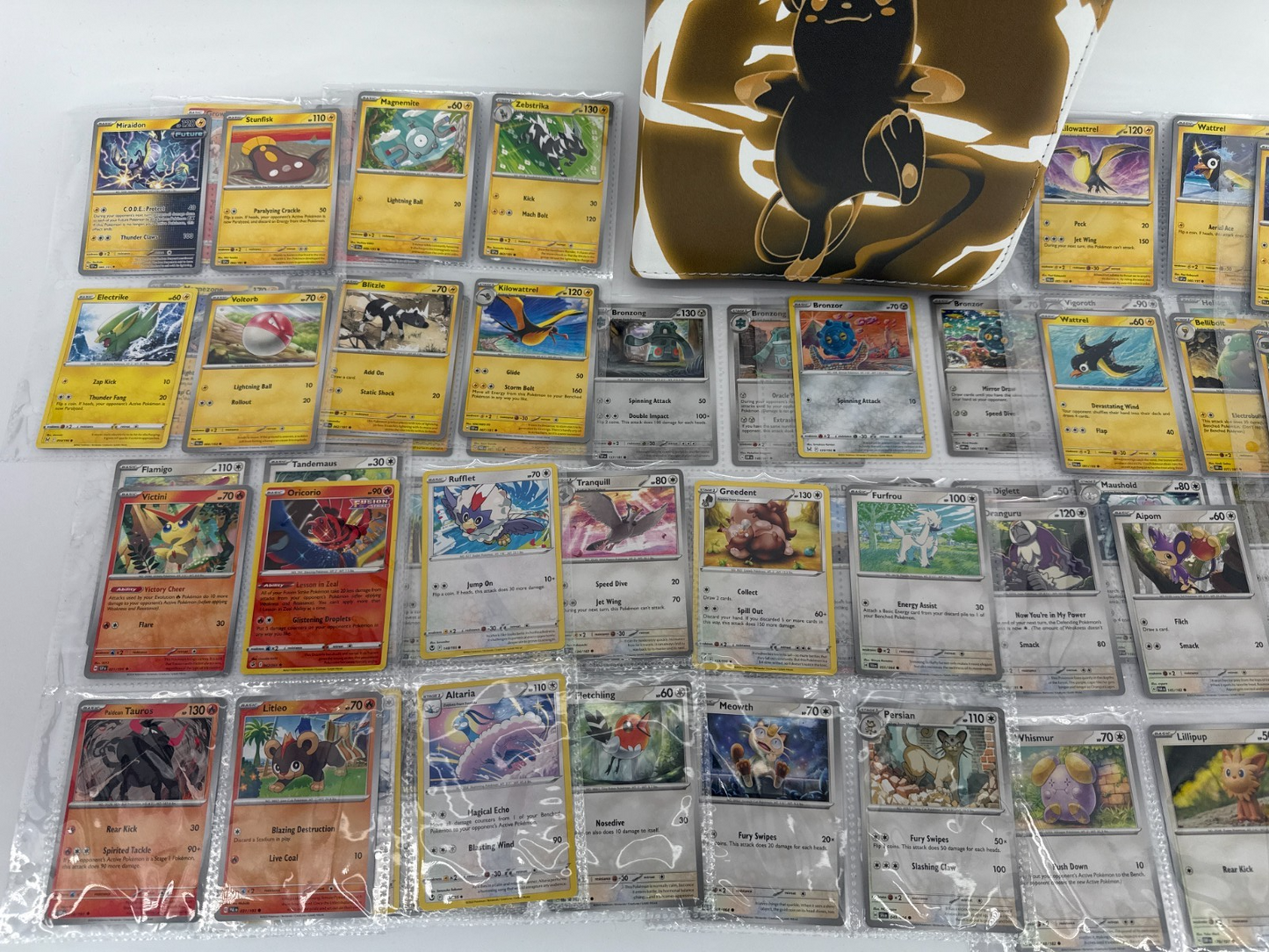 Pokémon Electric Card Lot Raichu Binder 100+ Lightning Type Bulk Non-Holo Set