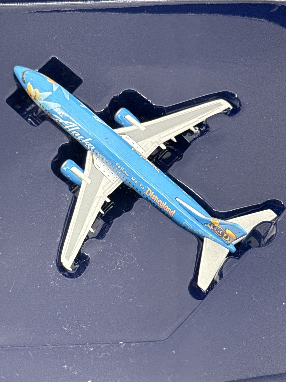 Gemini Jets Alaska Airlines Boeing 737-400 Disneyland 50th Diecast Model 1:400
